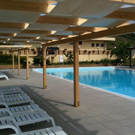 Baia Dei Canonici Aparthotel Villaggio Le Rocelle ภายนอก รูปภาพ